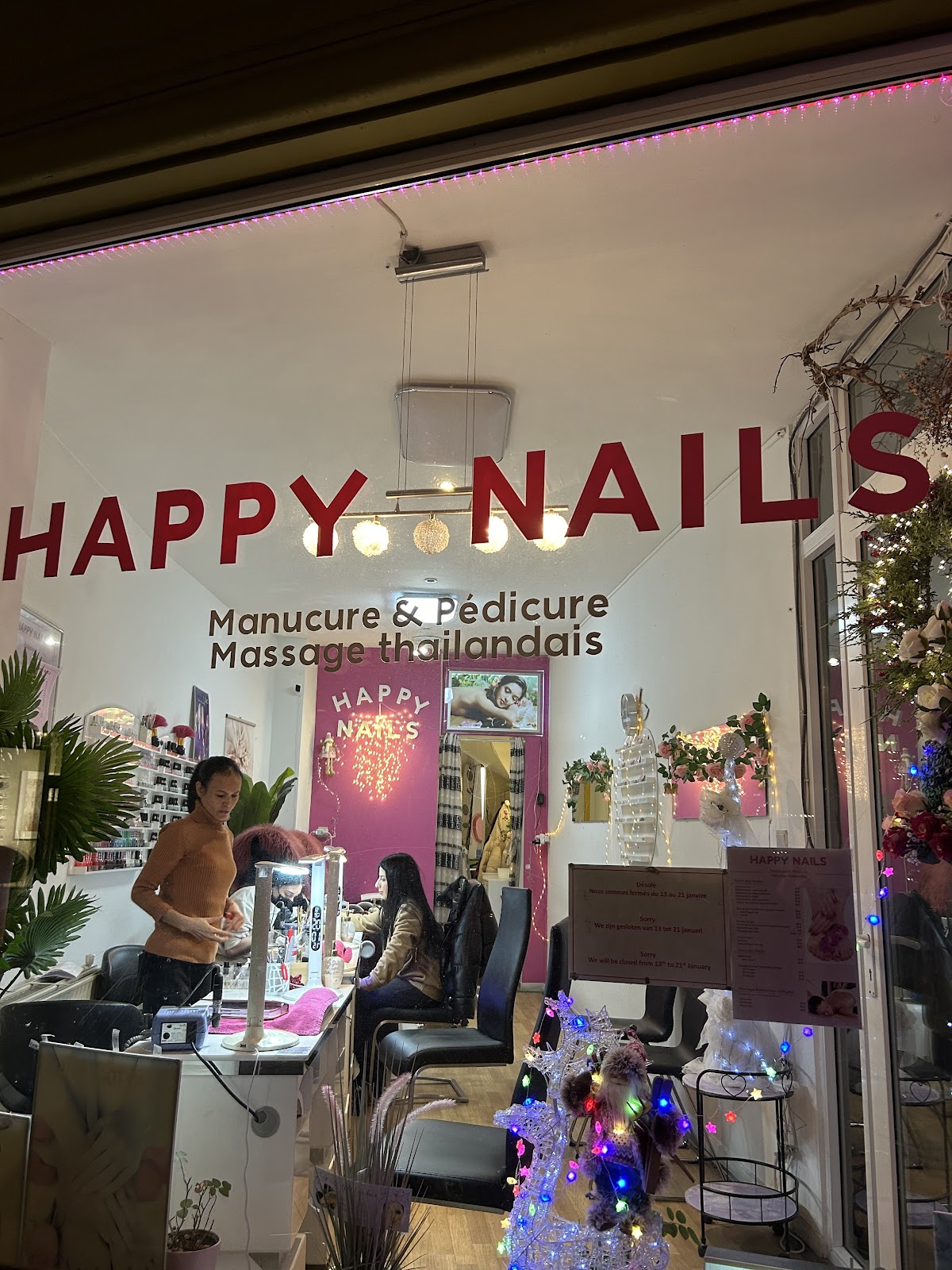 Happy Nails 1